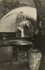 401969 Interieur van het café-restaurant De Raadskelder (Stadhuisbrug 1, onder het Stadhuis) te Utrecht.